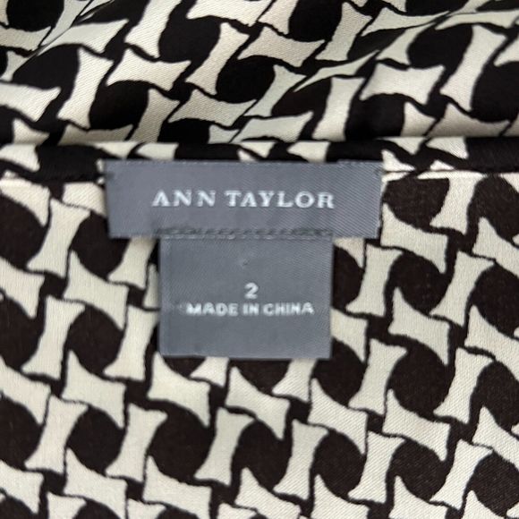 Ann Taylor Black and White Geometric Blouse - Picture 6 of 7